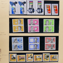 Collection timbres d'Allemagne de l'Est (DDR) 1977-1999 neufs** en 5 albums.