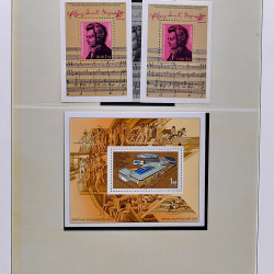 Collection timbres d'Allemagne de l'Est (DDR) 1977-1999 neufs** en 5 albums.