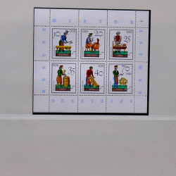 Collection timbres d'Allemagne de l'Est (DDR) 1977-1999 neufs** en 5 albums.
