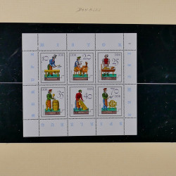 Collection timbres d'Allemagne de l'Est (DDR) 1977-1999 neufs** en 5 albums.