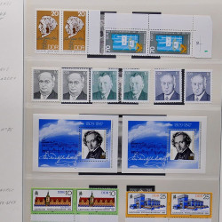 Collection timbres d'Allemagne de l'Est (DDR) 1977-1999 neufs** en 5 albums.