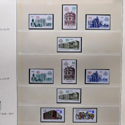 Collection timbres d'Allemagne de l'Est (DDR) 1977-1999 neufs** en 5 albums.