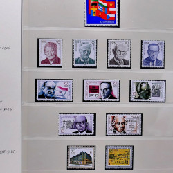 Collection timbres d'Allemagne de l'Est (DDR) 1977-1999 neufs** en 5 albums.