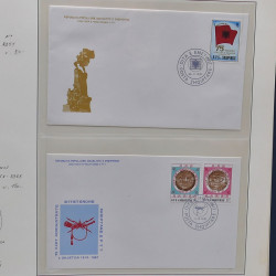 Collection enveloppes premier jour (FDC) d'Albanie 1986-1999 en 3 albums.