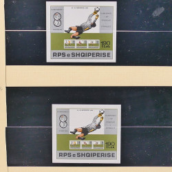 Collection timbres d'Albanie neufs** en double 1982-1999 en 4 albums.