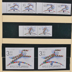Collection timbres d'Albanie neufs** en double 1982-1999 en 4 albums.