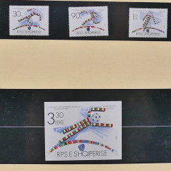 Collection timbres d'Albanie neufs** en double 1982-1999 en 4 albums.