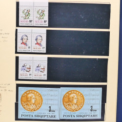 Collection timbres d'Albanie neufs** en double 1982-1999 en 4 albums.