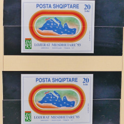 Collection timbres d'Albanie neufs** en double 1982-1999 en 4 albums.