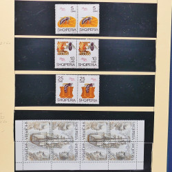 Collection timbres d'Albanie neufs** en double 1982-1999 en 4 albums.