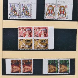 Collection timbres d'Albanie neufs** en double 1982-1999 en 4 albums.
