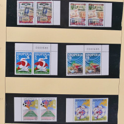 Collection timbres d'Albanie neufs** en double 1982-1999 en 4 albums.