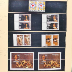 Collection timbres d'Albanie neufs** en double 1982-1999 en 4 albums.