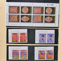 Collection timbres d'Albanie neufs** en double 1982-1999 en 4 albums.