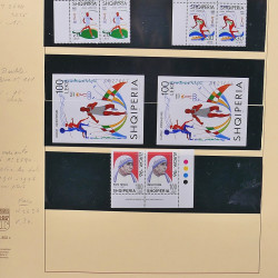 Collection timbres d'Albanie neufs** en double 1982-1999 en 4 albums.