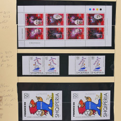 Collection timbres d'Albanie neufs** en double 1982-1999 en 4 albums.