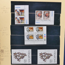 Collection timbres d'Albanie neufs** en double 1982-1999 en 4 albums.