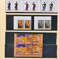 Collection timbres d'Albanie neufs** en double 1982-1999 en 4 albums.