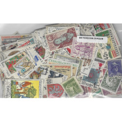 Tchécoslovaquie 500 timbres de collection tous différents.