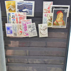 Lot massif de timbres de France oblitérés en 12 albums.
