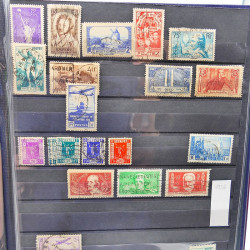 Lot massif de timbres de France oblitérés en 12 albums.
