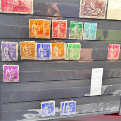 Lot massif de timbres de France oblitérés en 12 albums.