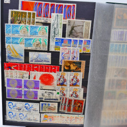 Lot massif de timbres de France oblitérés en 12 albums.