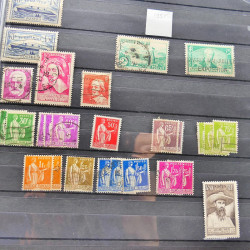 Lot massif de timbres de France oblitérés en 12 albums.