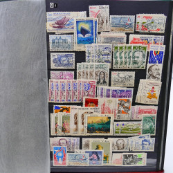 Lot massif de timbres de France oblitérés en 12 albums.