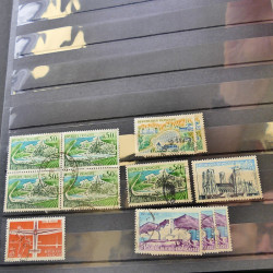 Lot massif de timbres de France oblitérés en 12 albums.
