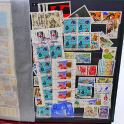 Lot massif de timbres de France oblitérés en 12 albums.