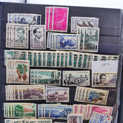 Lot massif de timbres de France oblitérés en 12 albums.