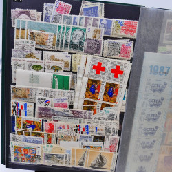 Lot massif de timbres de France oblitérés en 12 albums.