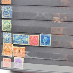 Lot massif de timbres de France oblitérés en 12 albums.