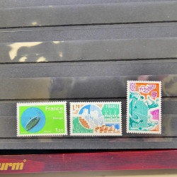 Lot massif de timbres de France oblitérés en 12 albums.