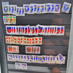 Lot massif de timbres de France oblitérés en 12 albums.