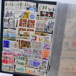 Lot massif de timbres de France oblitérés en 12 albums.