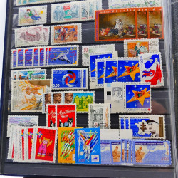 Lot massif de timbres de France oblitérés en 12 albums.
