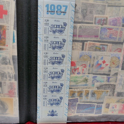 Lot massif de timbres de France oblitérés en 12 albums.