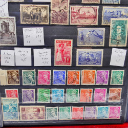 Lot massif de timbres de France oblitérés en 12 albums.