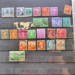 Lot massif de timbres de France oblitérés en 12 albums.