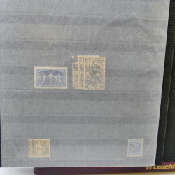 Lot massif de timbres de France oblitérés en 12 albums.