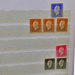 Lot massif de timbres de France oblitérés en 12 albums.