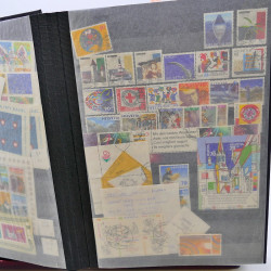 Lot massif de timbres de France oblitérés en 12 albums.