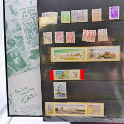 Lot massif de timbres de France oblitérés en 12 albums.