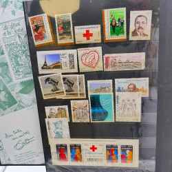 Lot massif de timbres de France oblitérés en 12 albums.