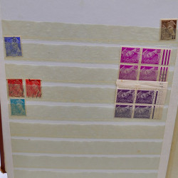 Lot massif de timbres de France oblitérés en 12 albums.