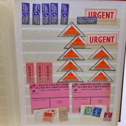 Lot massif de timbres de France oblitérés en 12 albums.