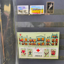 Lot massif de timbres de France oblitérés en 12 albums.