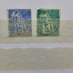 Lot massif de timbres de France oblitérés en 12 albums.